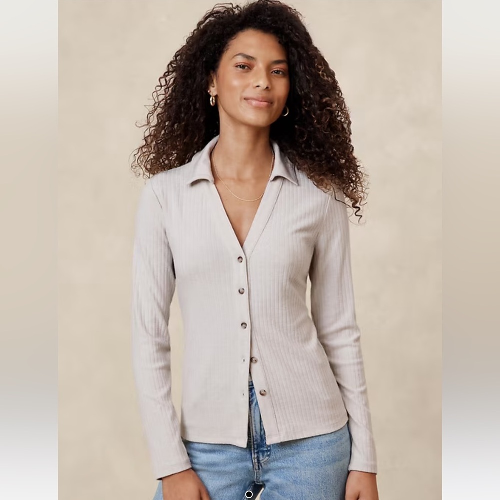 Banana Republic Factory Ribbed Button-Down Top in Light Taupe